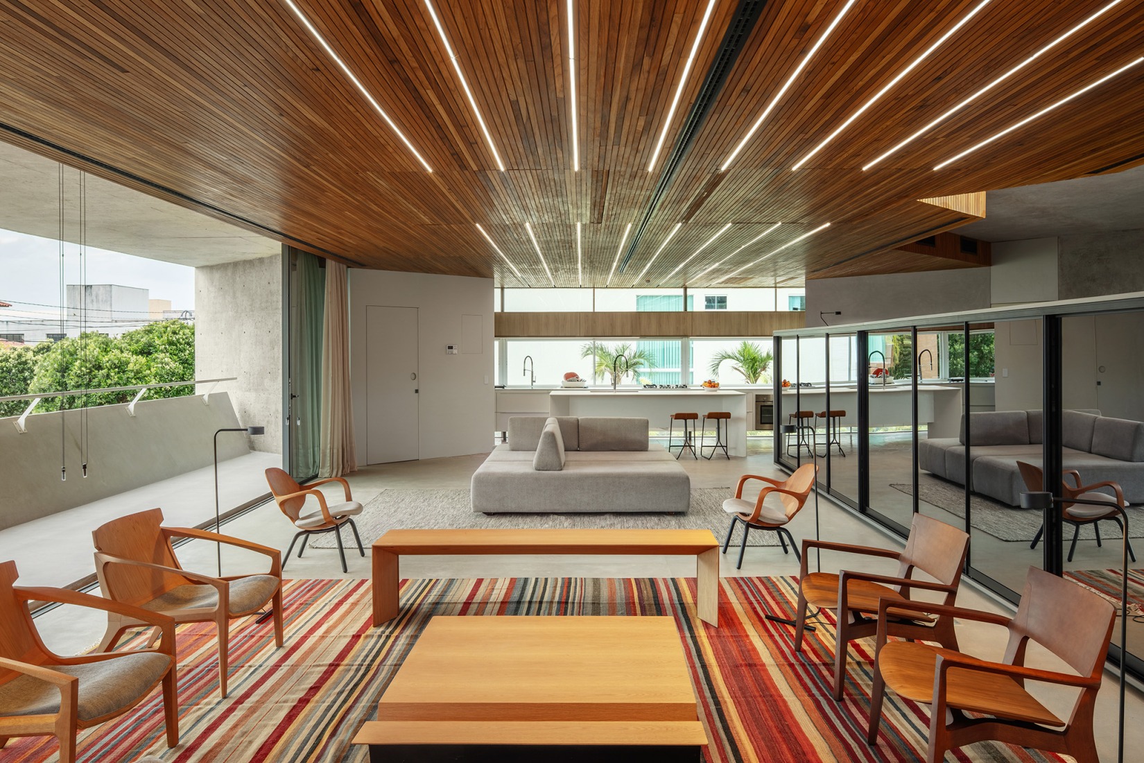 HAVEBLUE House by Yuri Vital Arquiteto. Photograph by Nelson Kon.