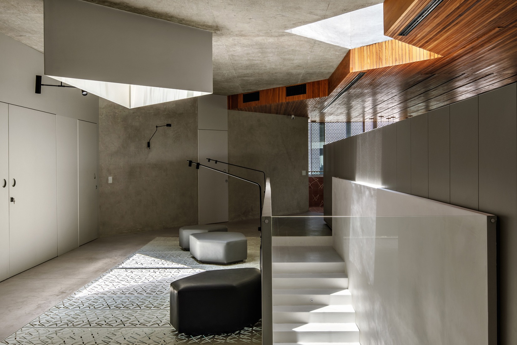 HAVEBLUE House by Yuri Vital Arquiteto. Photograph by Nelson Kon.