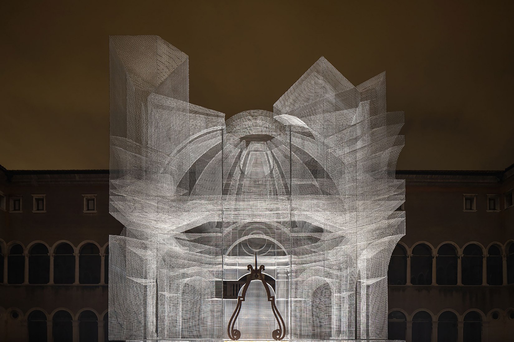 Sacral para la exposición Dante del MAR por Edoardo Tresoldi