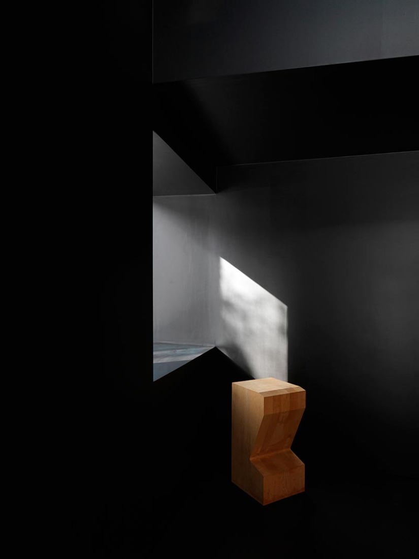 Interiores: Jochen Haidacher's Inspirational Place by Jochen Haidacher. Photograph © Mads Mogensen.