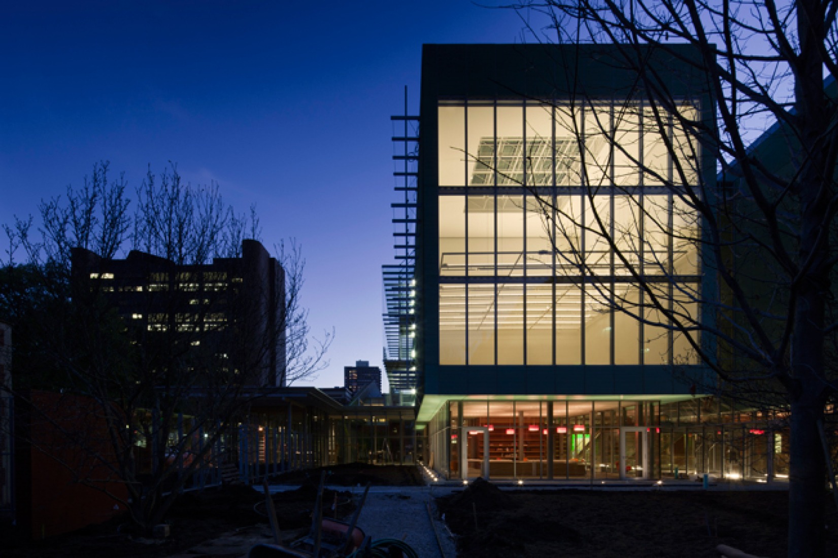 Night View. © RENZO PIANO BUILDING WORKSHOP, 2010.
