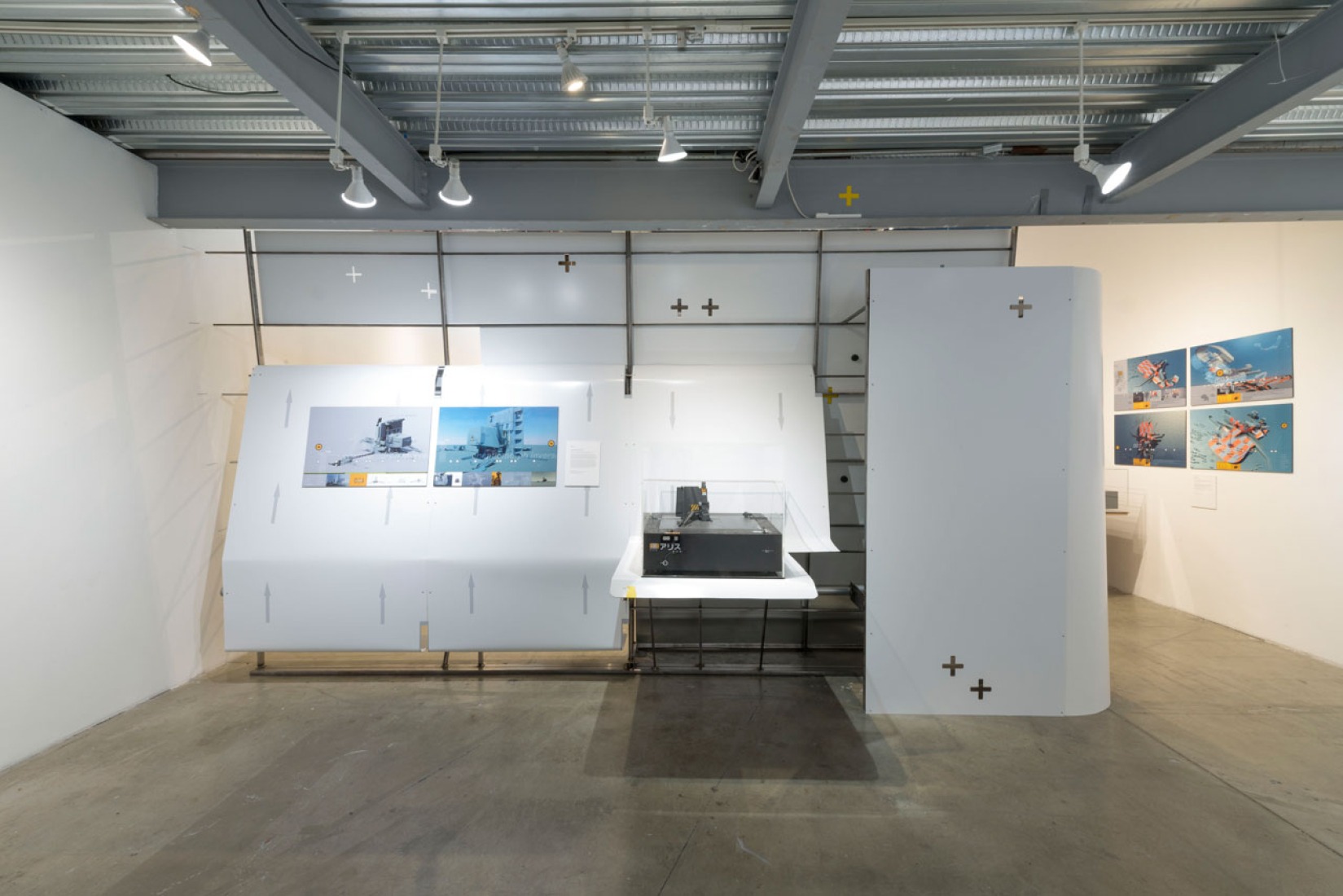Vista de la exposición. Dirty Geometries + Mechanical Imperfections, Bryan Cantley. Fotografía © Joshua White.