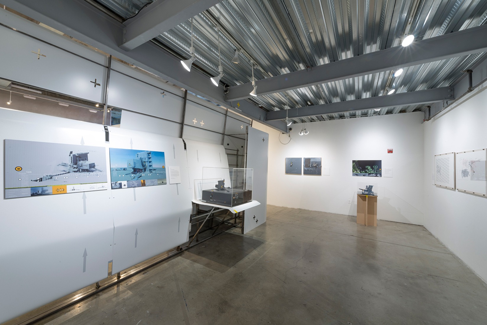 Vista de la exposición. Dirty Geometries + Mechanical Imperfections, Bryan Cantley. Fotografía © Joshua White.