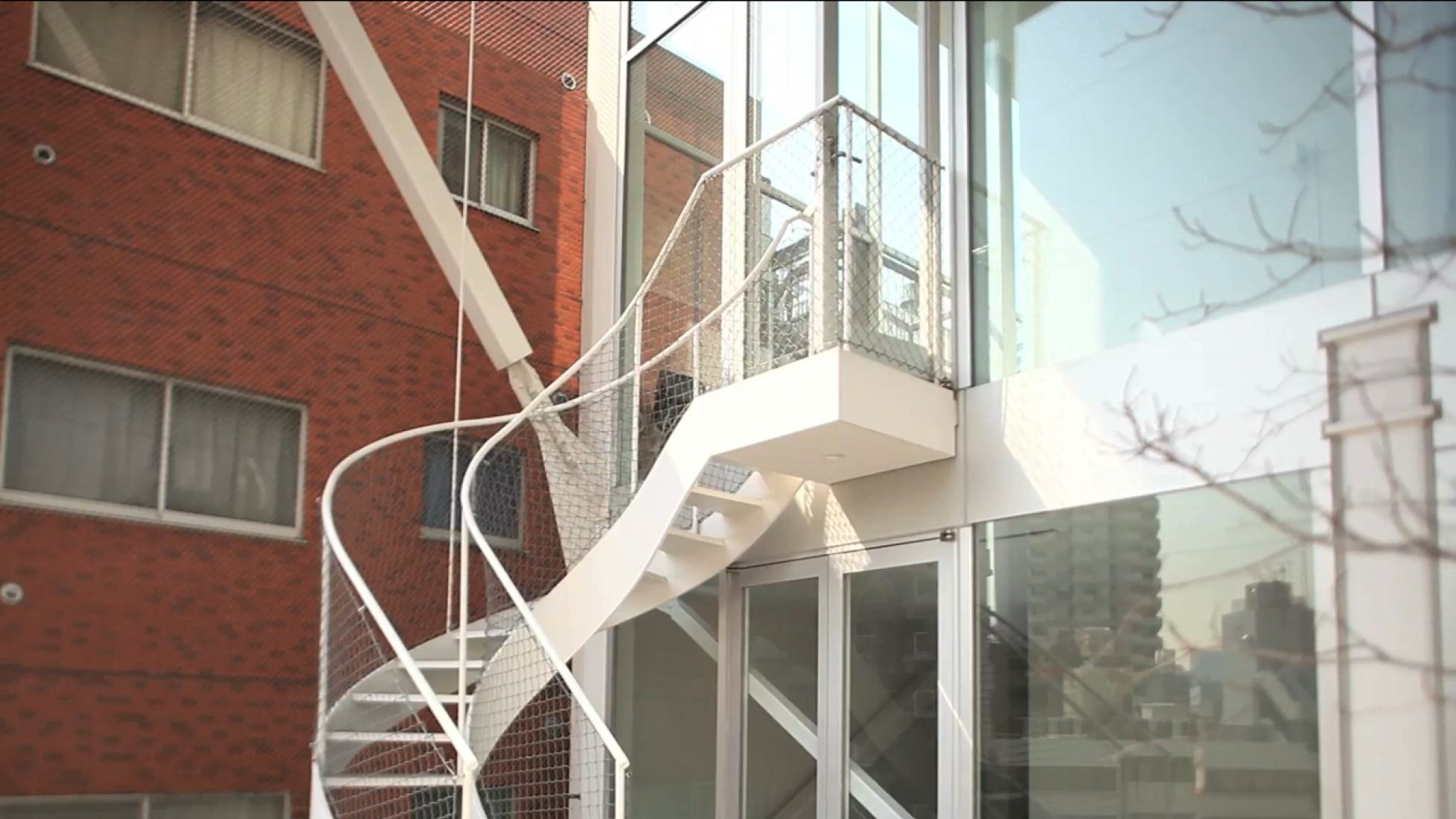 Edificio Shibaura por Kazuyo Sejima. Vídeo por Vincent Hecht.