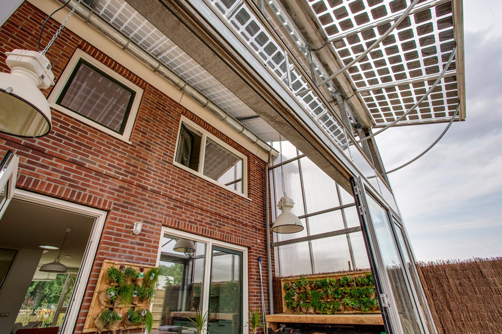 3er Lugar.- "A Home with a Skin" por Prêt-à-loger (TU Delft, Países Bajos.).