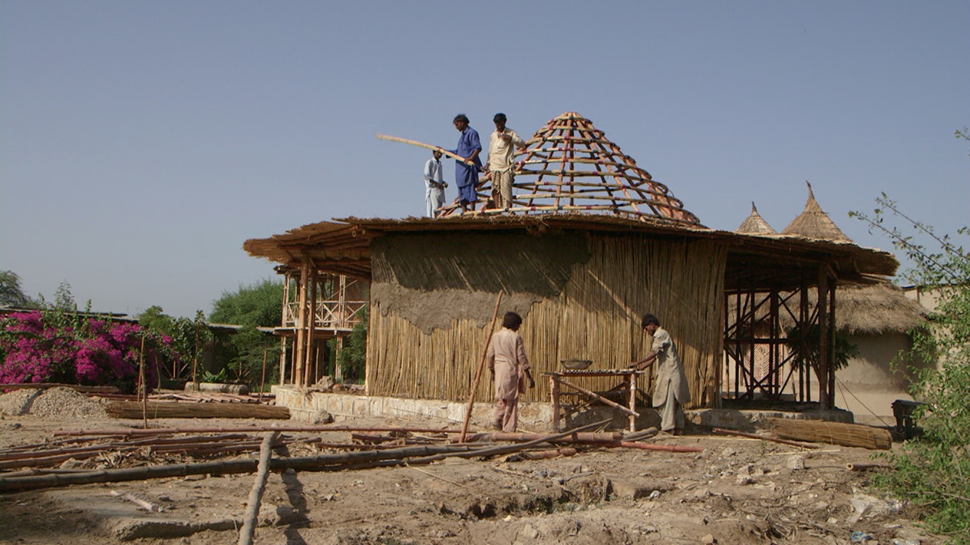 Yasmeen Lari. Pakistán. Un futuro radicional. Serie Arquitectura Rebelde. Imagen © Al Jazeera.