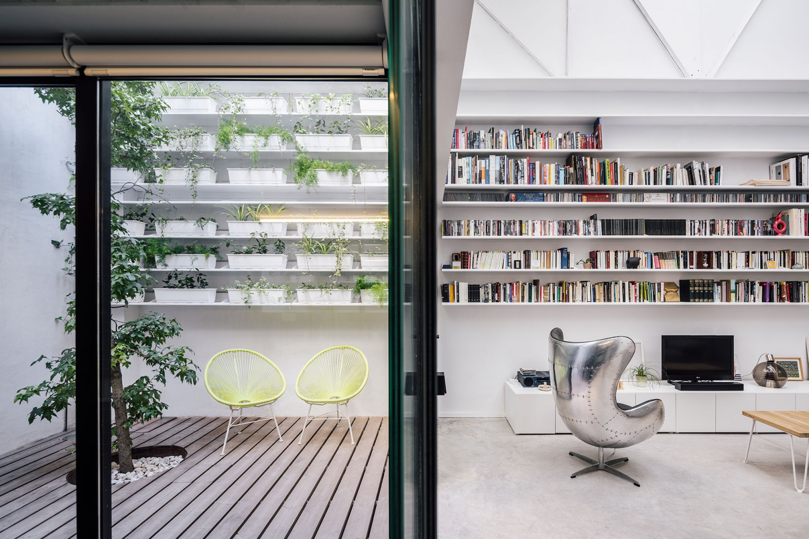 Reuse of an industrial space by Ruizesquiroz Arquitectos. Photograph by Imagen Subliminal.