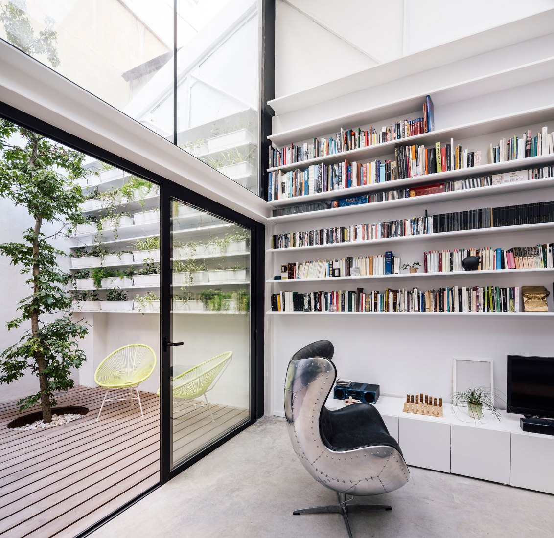 Reuse of an industrial space by Ruizesquiroz Arquitectos. Photograph by Imagen Subliminal.