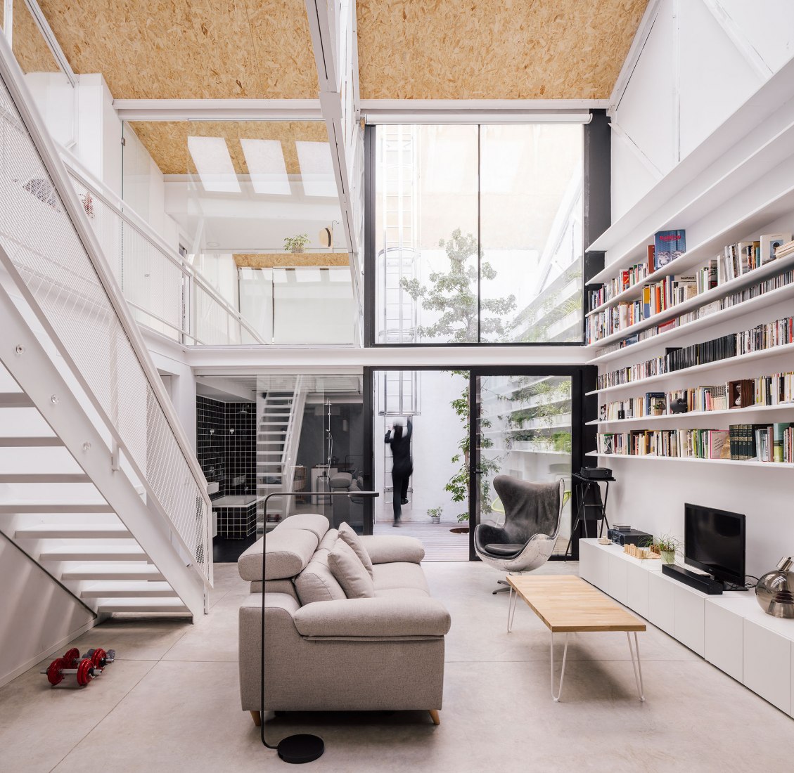 Reuse of an industrial space by Ruizesquiroz Arquitectos. Photograph by Imagen Subliminal.