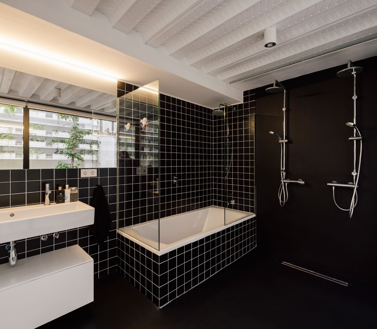 Reuse of an industrial space by Ruizesquiroz Arquitectos. Photograph by Imagen Subliminal.
