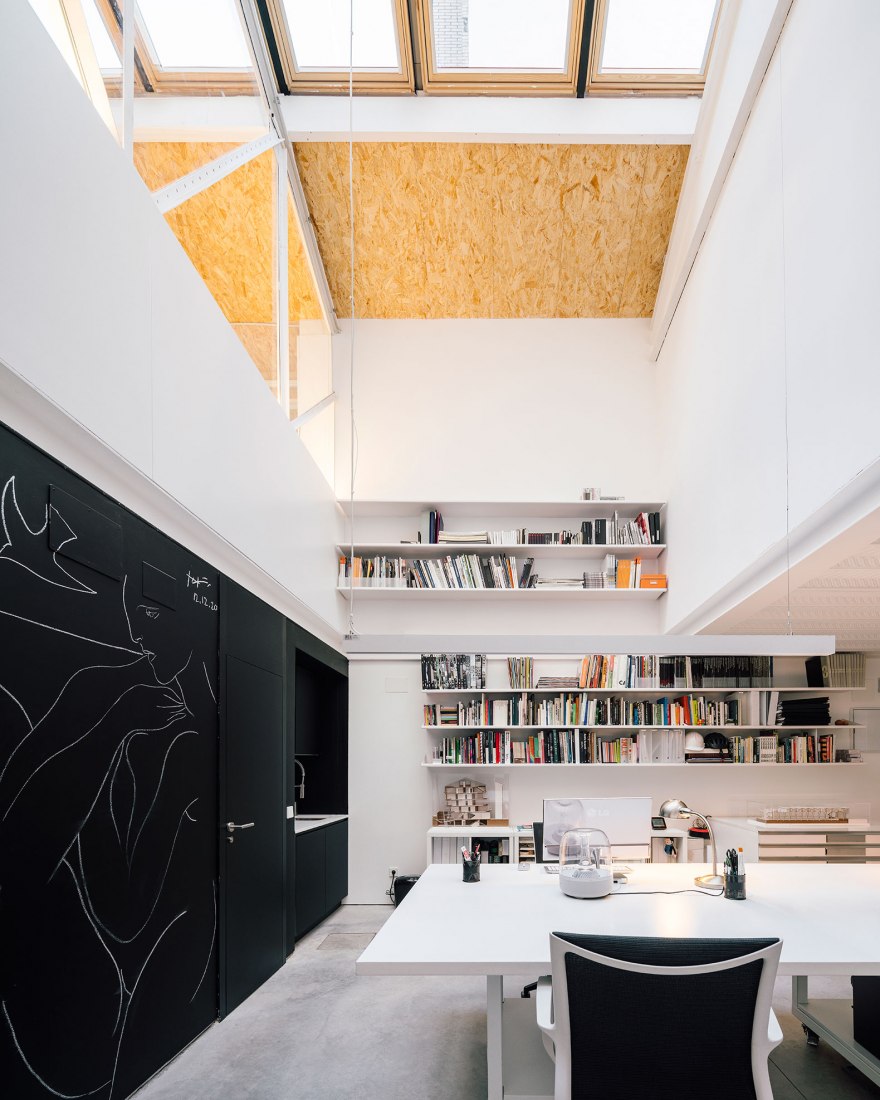 Reuse of an industrial space by Ruizesquiroz Arquitectos. Photograph by Imagen Subliminal.