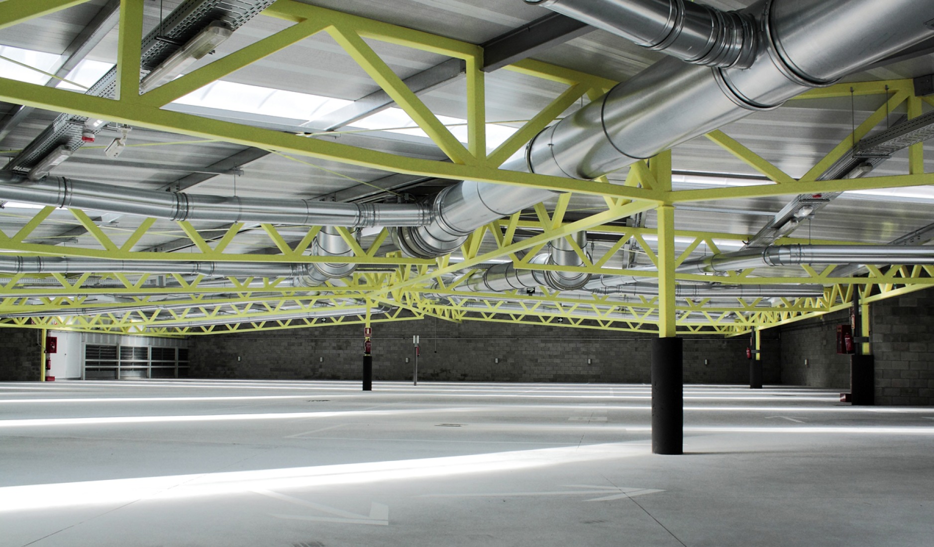 Truss beam system. Public parking El Carbonero by CiO estudio. Photography © Daniel Ojanguren.