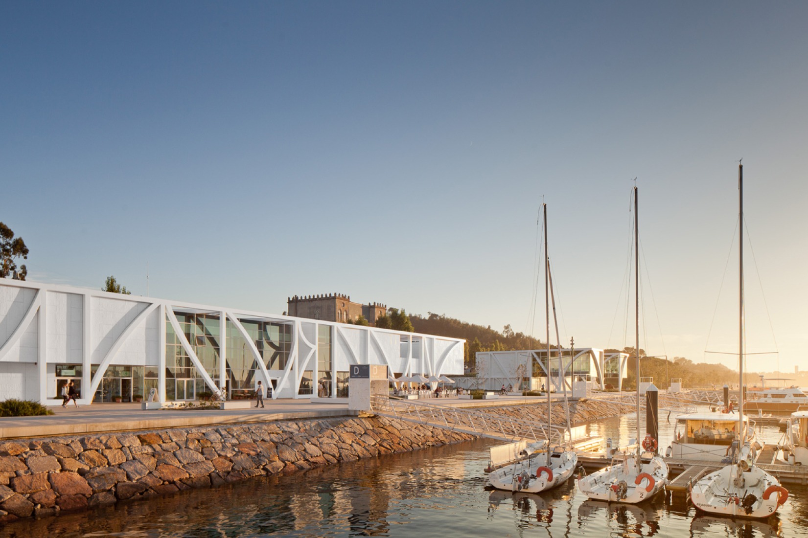 Douro Marina by Barbosa e Guimaraes. Photography © José Campos.