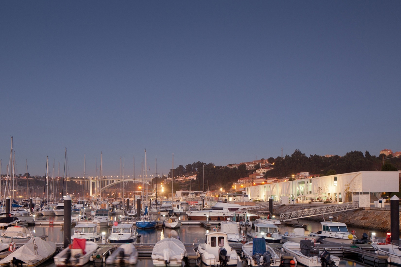 Douro Marina by Barbosa e Guimaraes. Photography © José Campos.