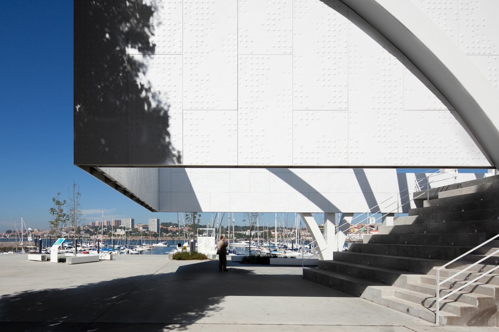 Douro Marina by Barbosa e Guimaraes. Photography © José Campos.