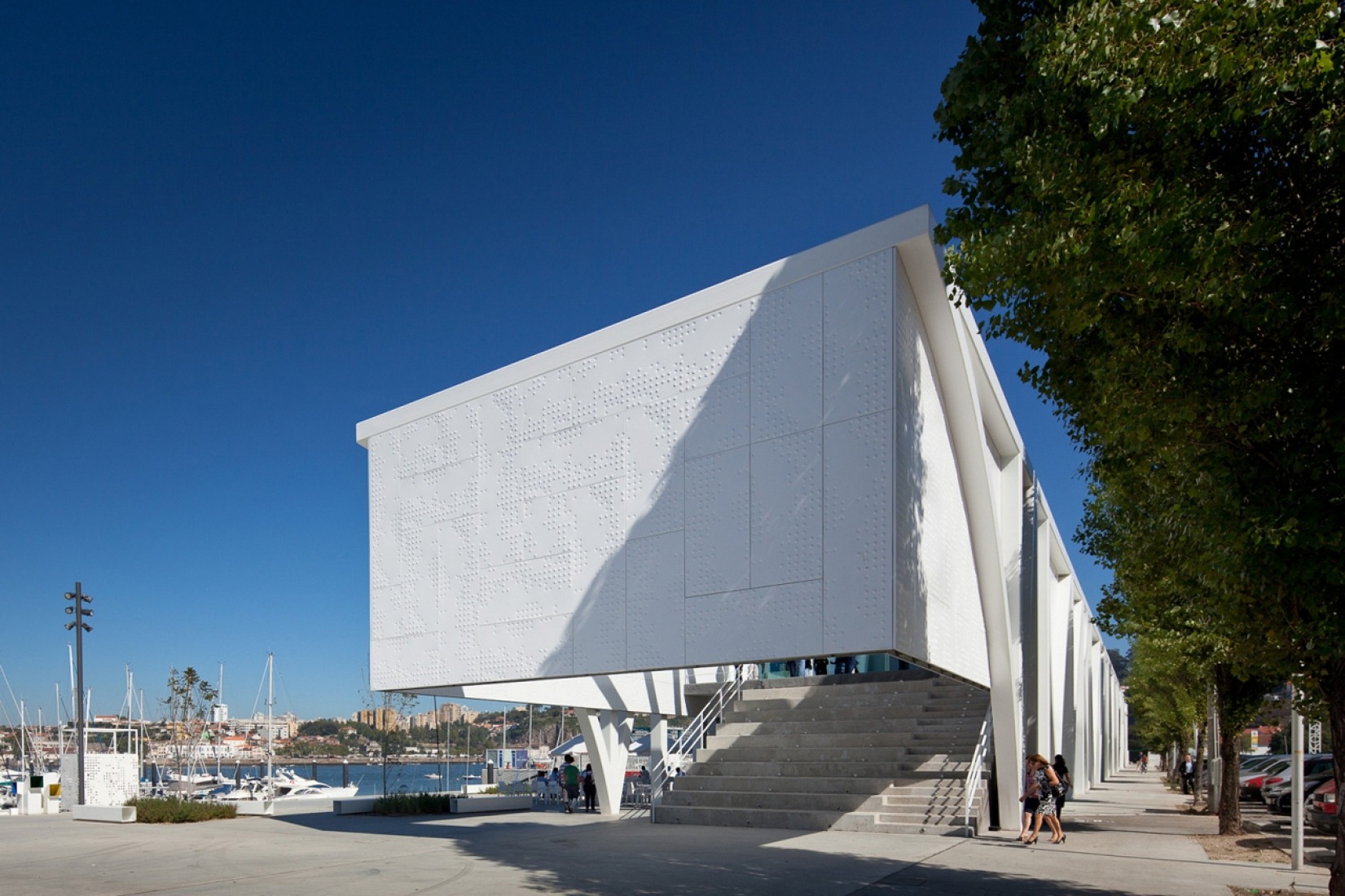 Douro Marina by Barbosa e Guimaraes. Photography © José Campos.