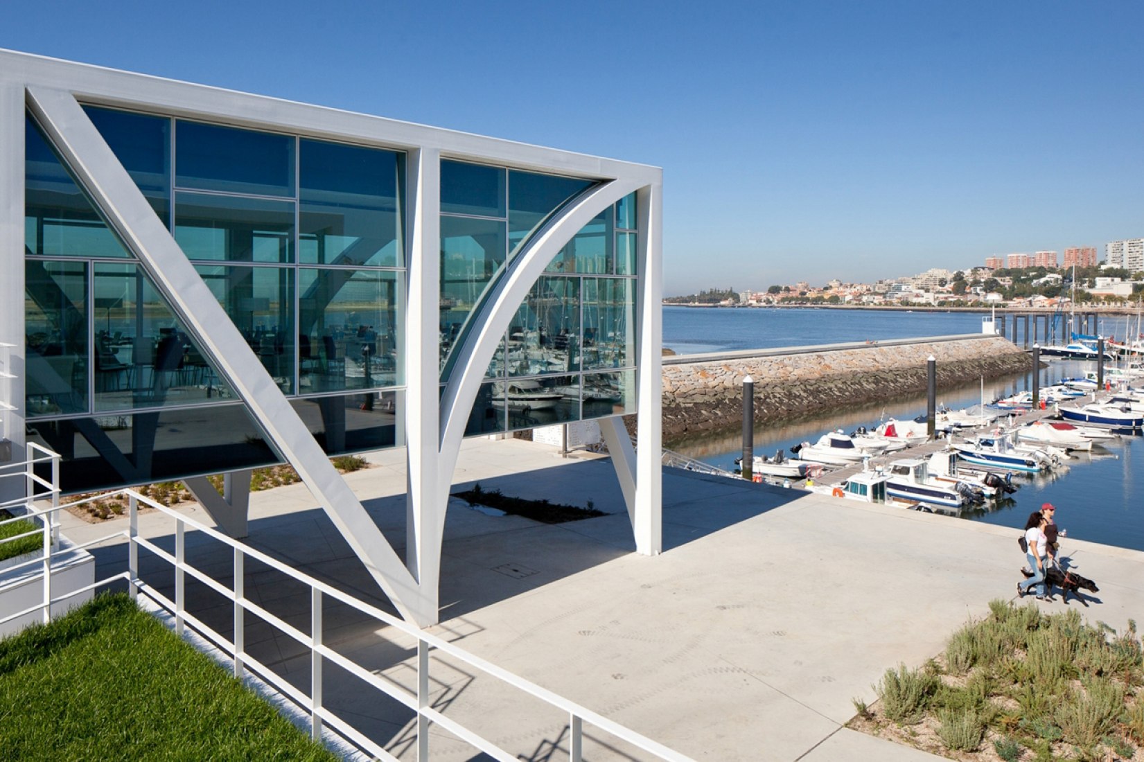 Douro Marina by Barbosa e Guimaraes. Photography © José Campos.