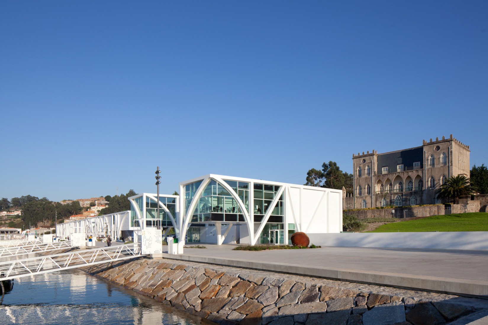 Douro Marina by Barbosa e Guimaraes. Photography © José Campos.