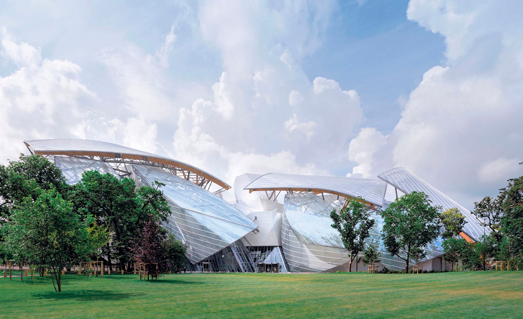 The new Foundation Louis Vuitton by Frank Gehry rises in Paris | The Strength of Architecture ...
