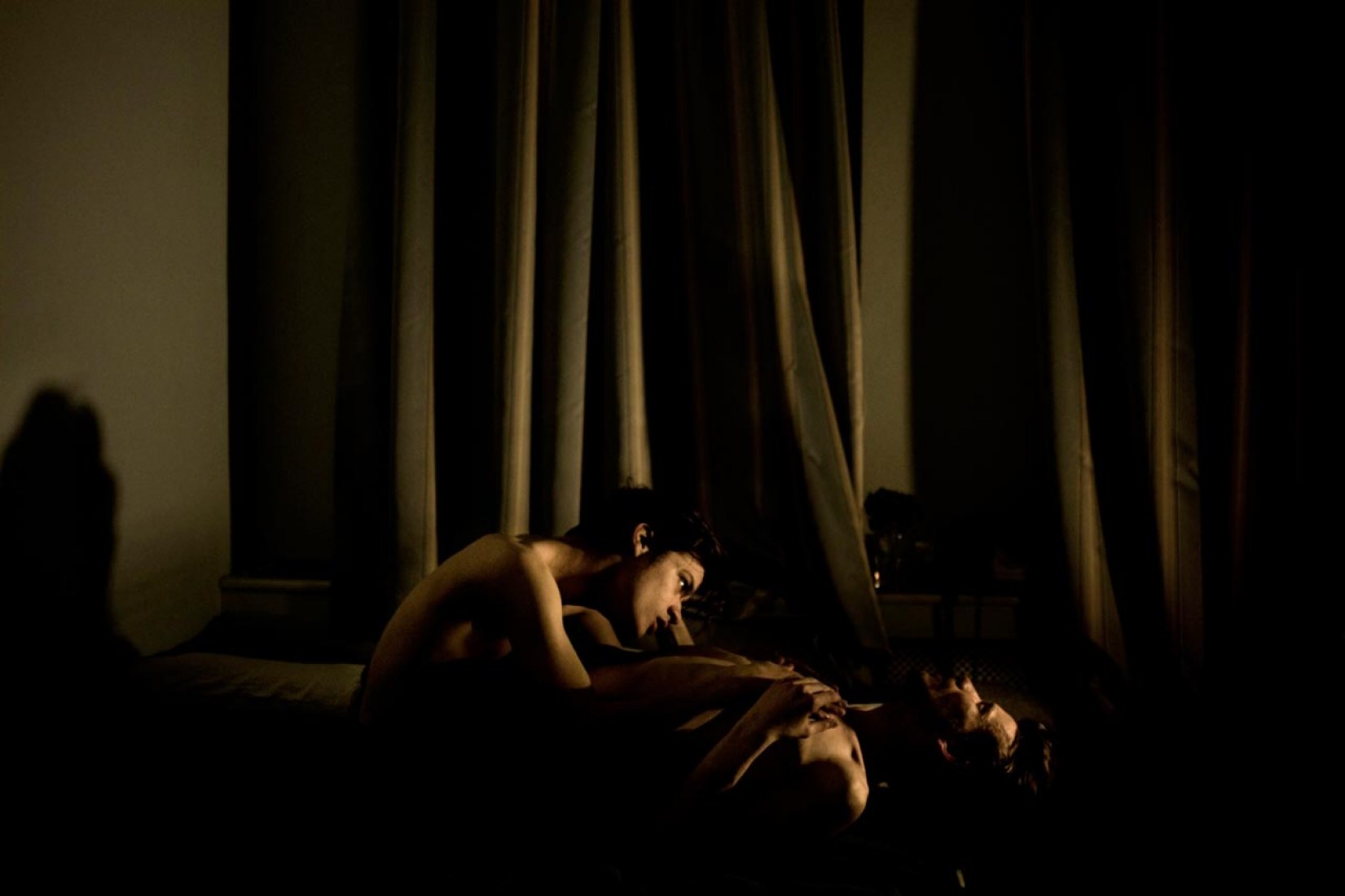Jon and Alex Mads. Nissen World Press Photo of the Year. Contemporary Issues 2015. 1st prize singles. Jon, 21, and Alex, 25 are a couple. Being lesbian, gay, bisexual or transgender (LGBT) is becoming more and more difficult in Russia.