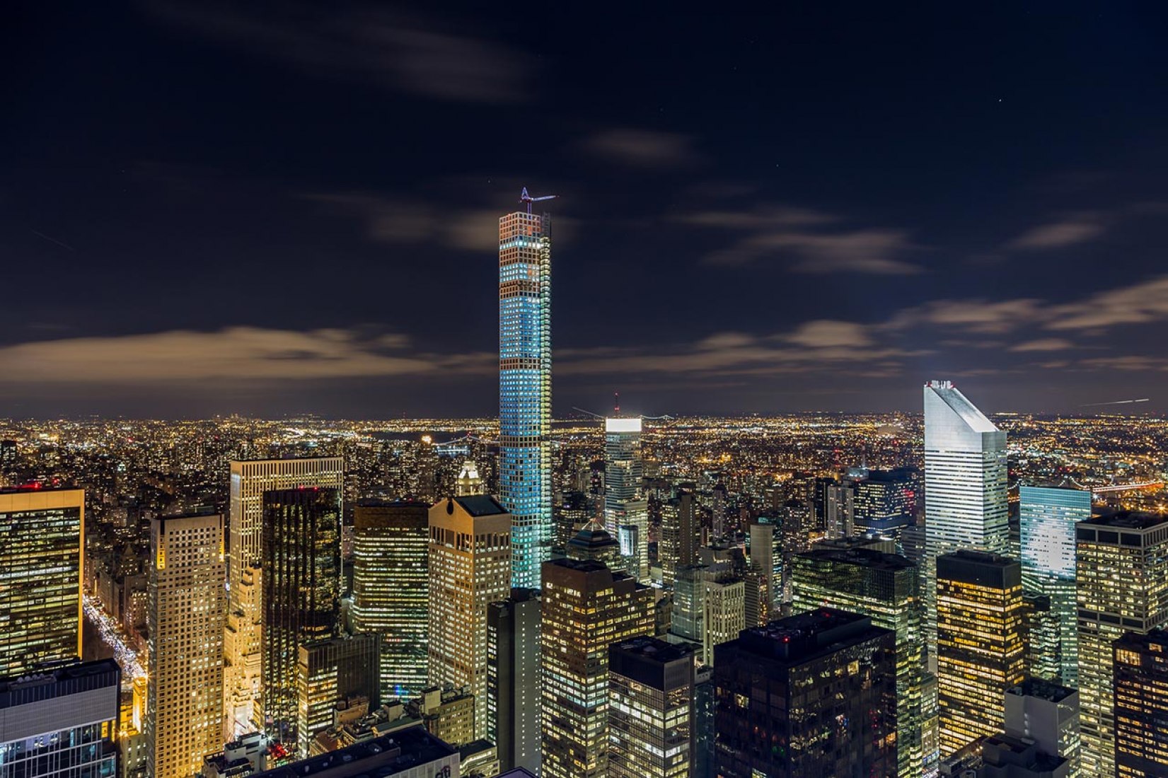 Night view 432 Park Ave tower by Viñoly, Image from Flickr user Ikaloti
