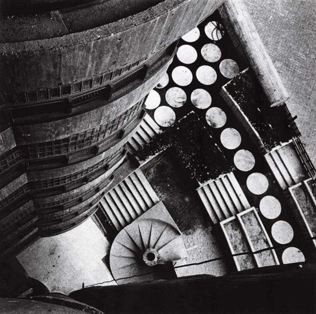 Torres Blancas, Madrid, 1968. Photograph by Paco Gómez. Fundación Foto Colectania.