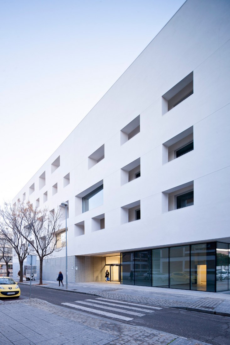 New facility building for Córdoba University by Rafael de La-Hoz. Photography © Javier Callejas. 