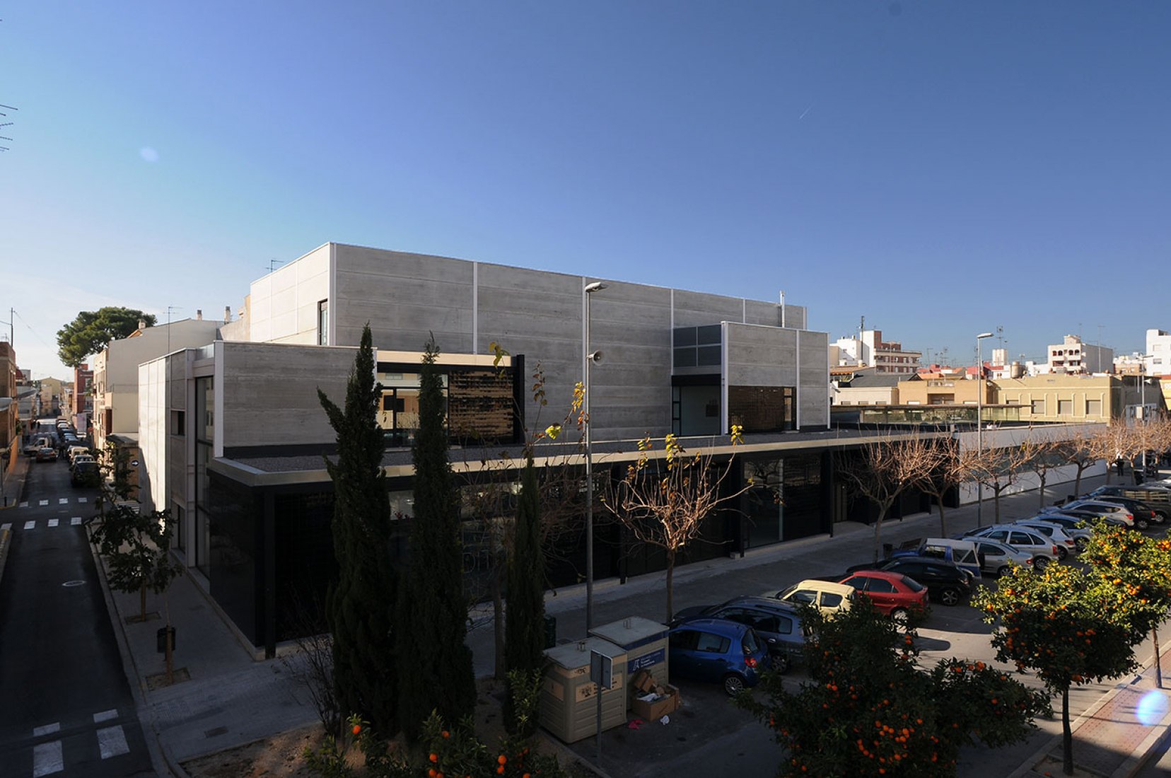 Vista exterior del Auditorio de Massanassa por Gómez+Álvarez arquitectes. Fotografía © Carlos Gómez Alfonso. 