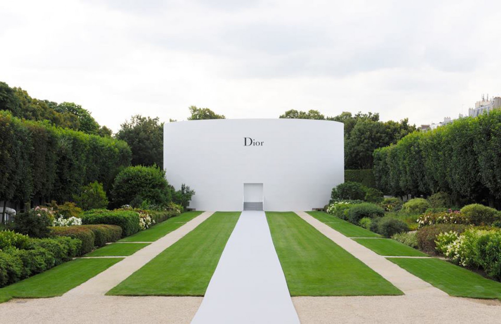 Pavilion, Dior couture Autumn-Winter 2014-15 collection show. By Bureau Betak.