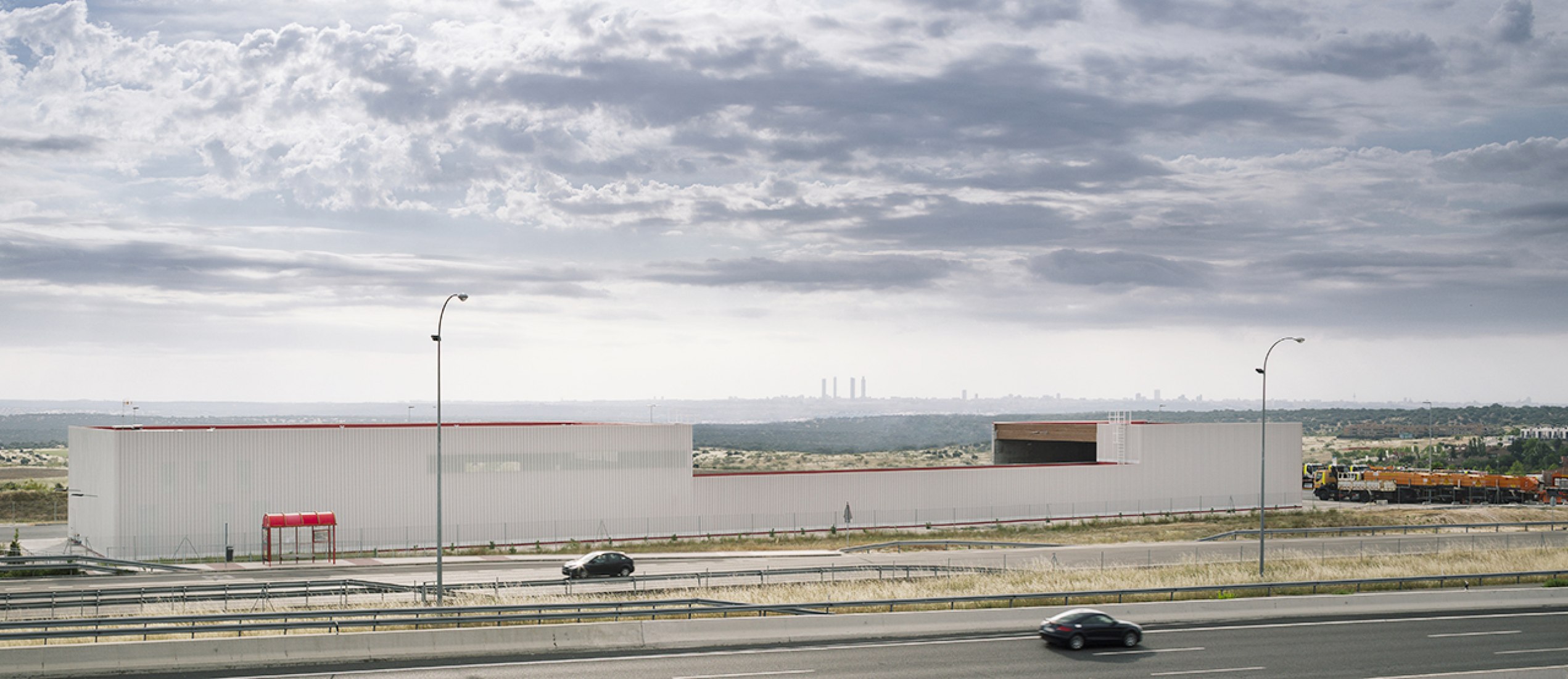 Exterior view . Conservation and Maintenance Centre for A6 Highway by Enguita & Lasso de la Vega, Madrid, Spain. Photography © Miguel de Guzmán.