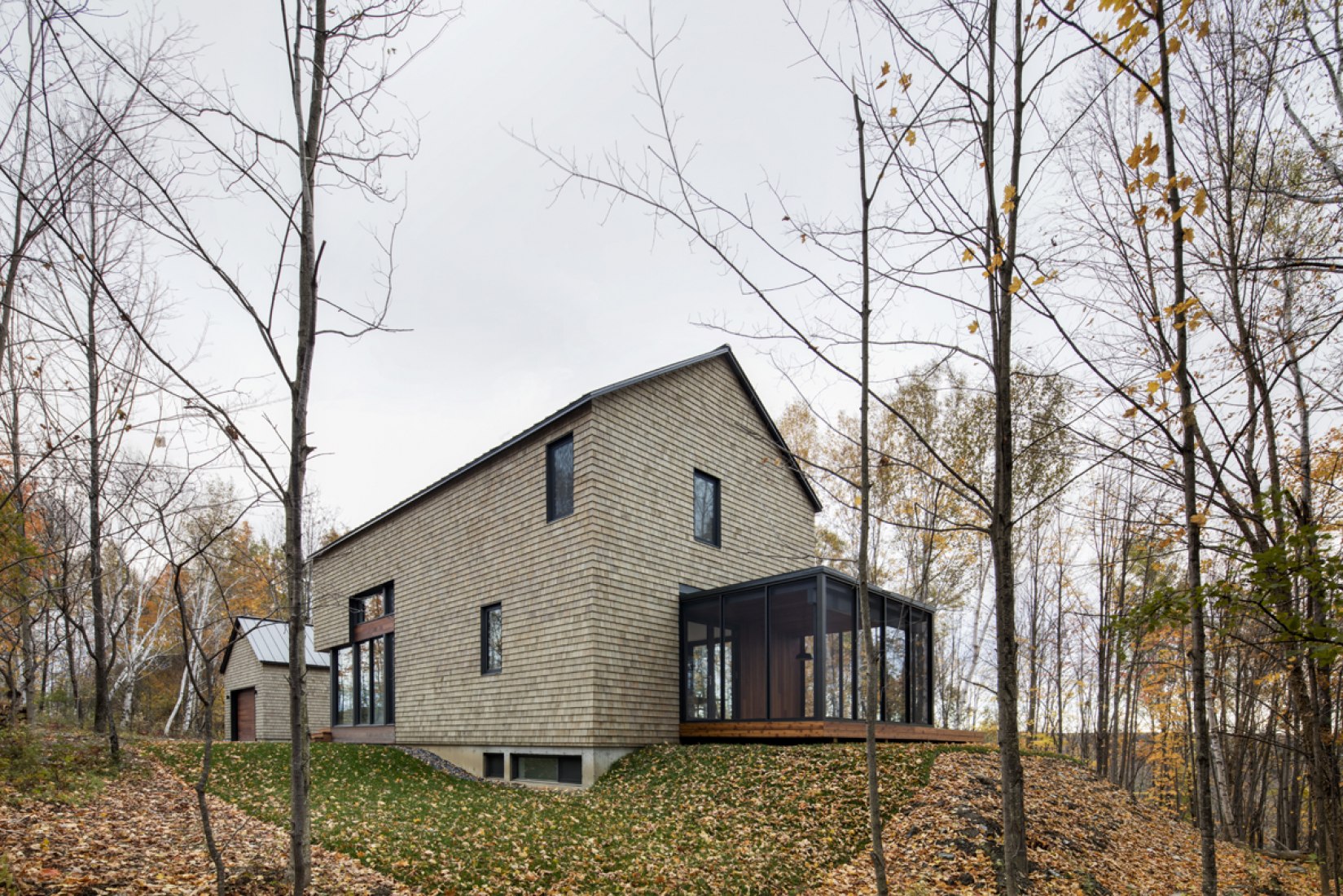 General exterior view. KL House by Bourgeois/Lechasseur Architectes. Photography © Adrien Williams.