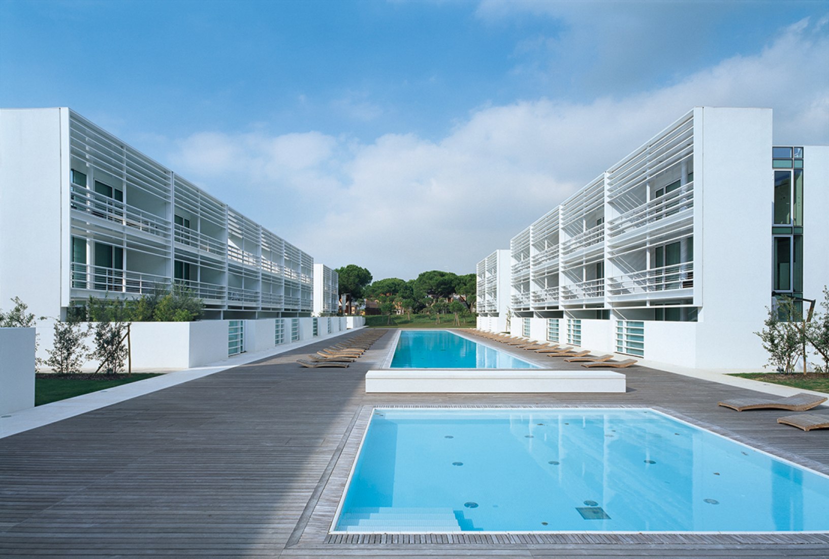 Jesolo Lido Village, Jesolo, Italia. Fotografía © Roland Halbe. Cortesía de Taschen.