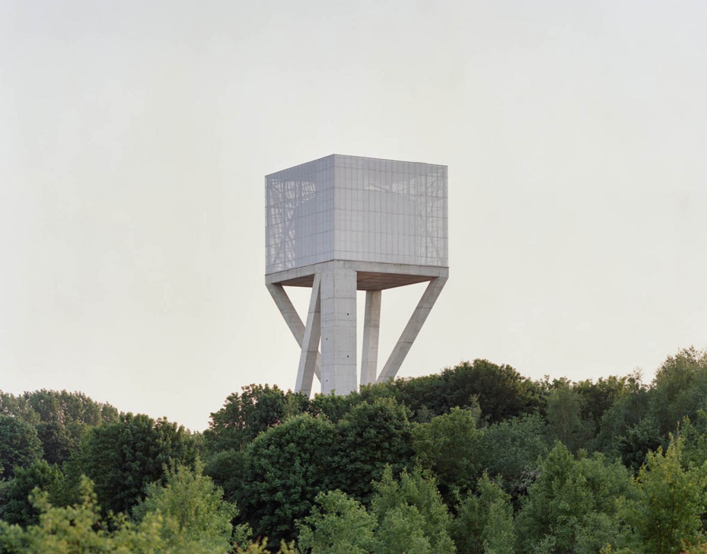 Ghlin Water tower / Chateau d'eau by V+. Photograph @ Maxime Delvaux/354 photographers, Courtesy of V+.
