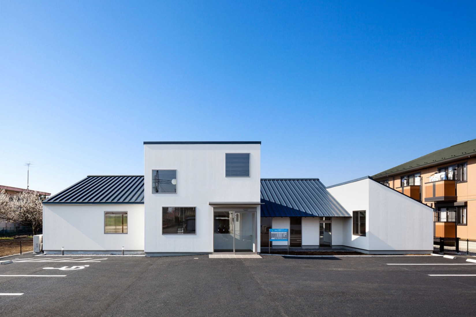 Y-clinic by Kimitaka Aoki + ARCO architects. Photography © Ippei Shinzawa.