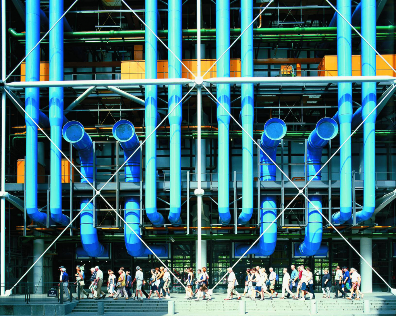Centre Pompidou color coded external services, by Piano + Rogers, 1971-1977. Photography © courtesy of Royal Academy of Arts.