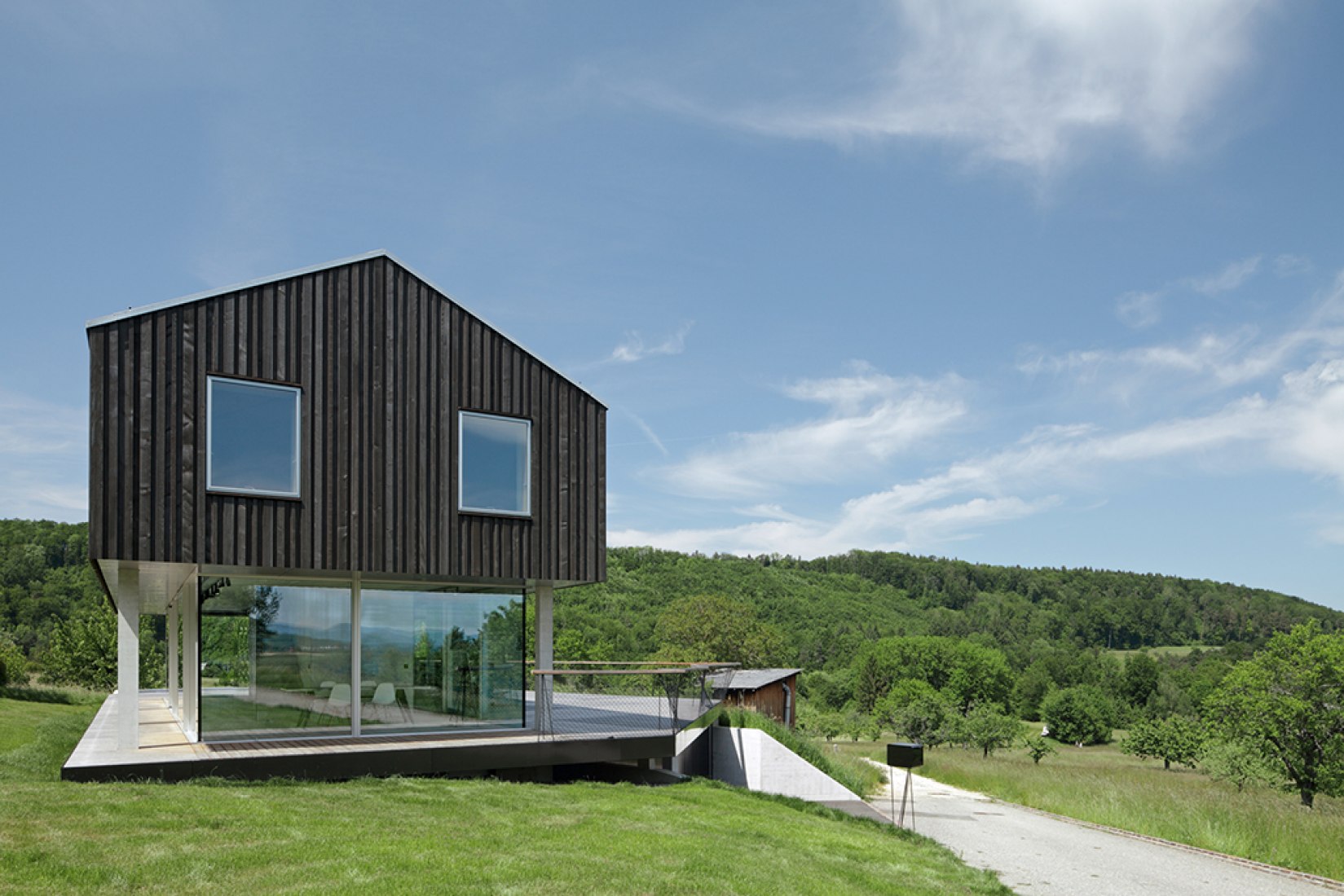 Vista exterior. House D por HHF Architects. Fotografía © Tom Bisig. 