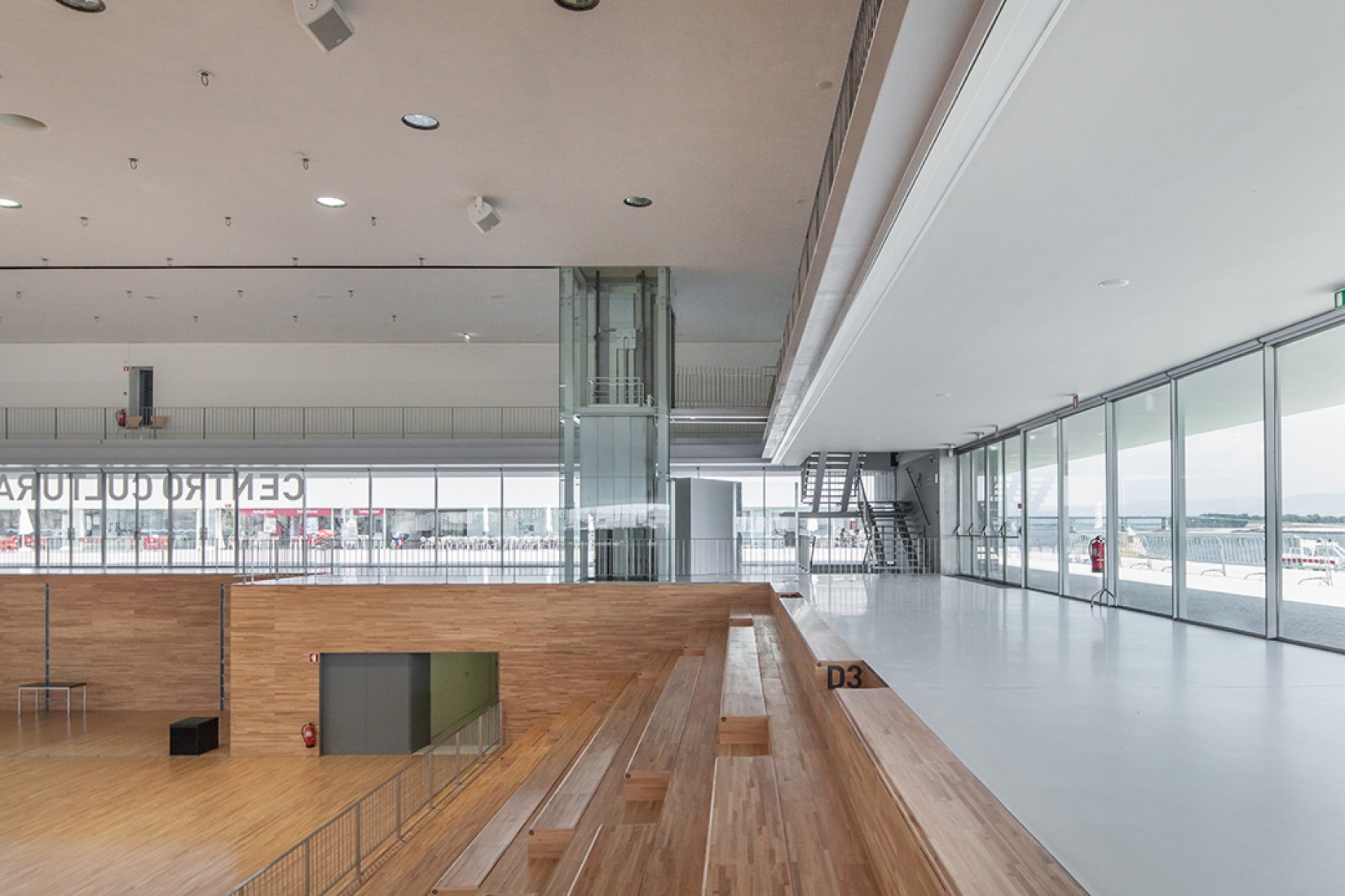 PABELLÓN MULTIUSOS por EDUARDO SOUTO DE MOURA | Sobre Arquitectura y ...