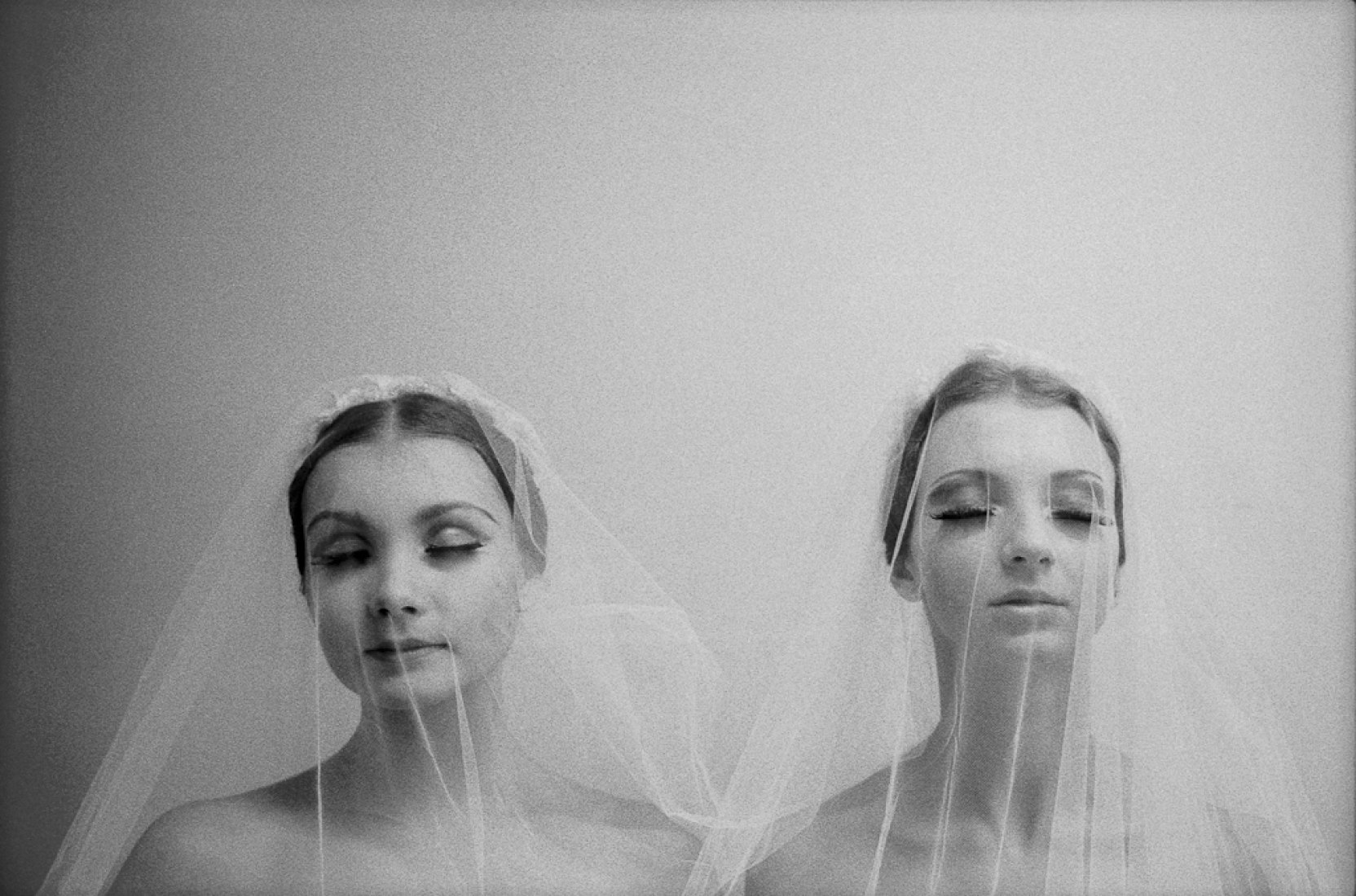 Dasha Elmakova and Evgenia Kiselyova performing the corpse brides at Giselle. Photography © Andrea Santolaya / Courtesy of MONDO GALLERY. 