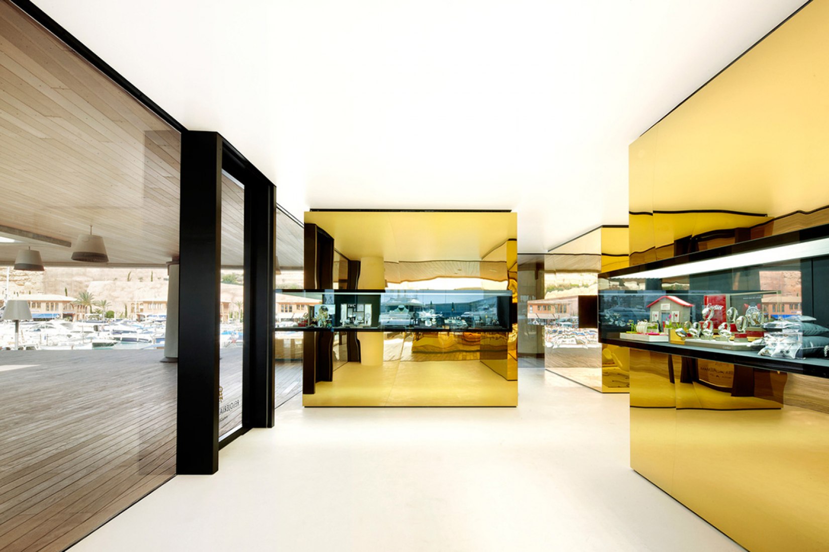Read what the jury said.-  Five ‘precious boxes’, housing various functions, are the real gems in OHLab’s Mallorcan jewellery store. These stainless steel-clad volumes with golden mirror finishes add a sense of tangible luxury to the space, which the jury cites as a ‘very daring and well-proportioned project’ while complimenting the designers for ‘convincing the client that the architecture of a shop is at least as important as the merchandise’. 