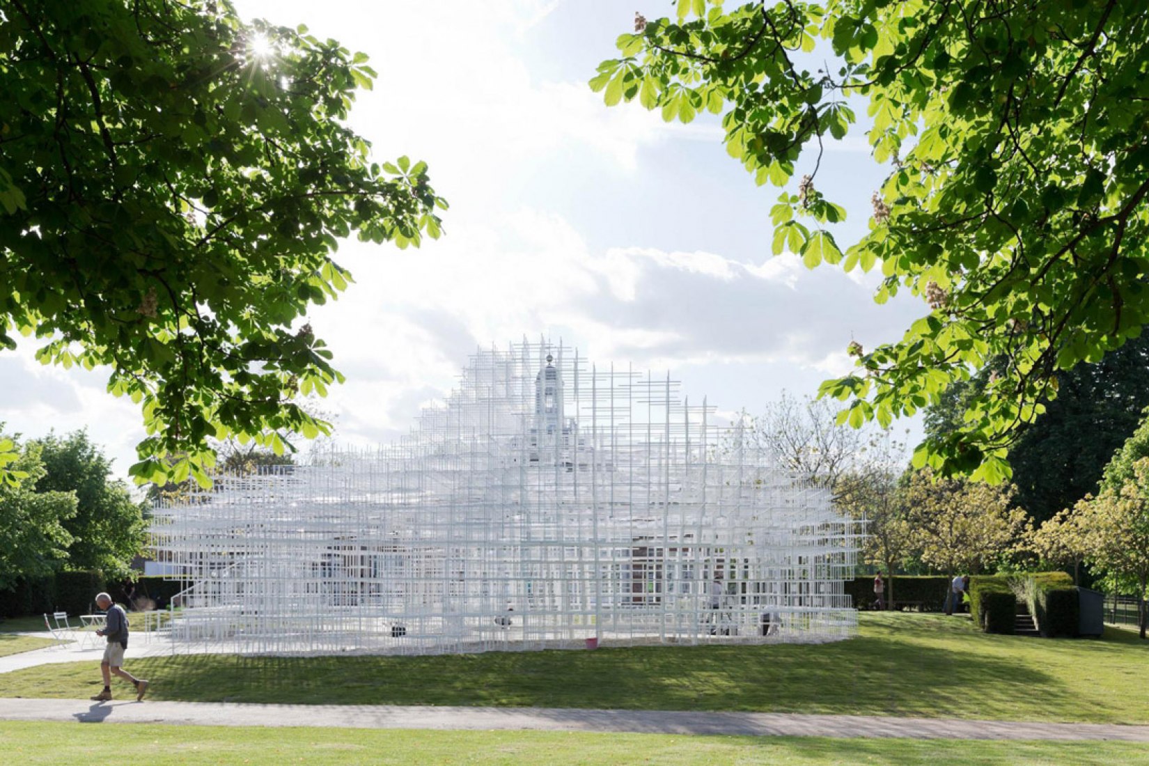 Opening, The Serpentine Gallery Pavilion 2013. Photography © Iwan Baan