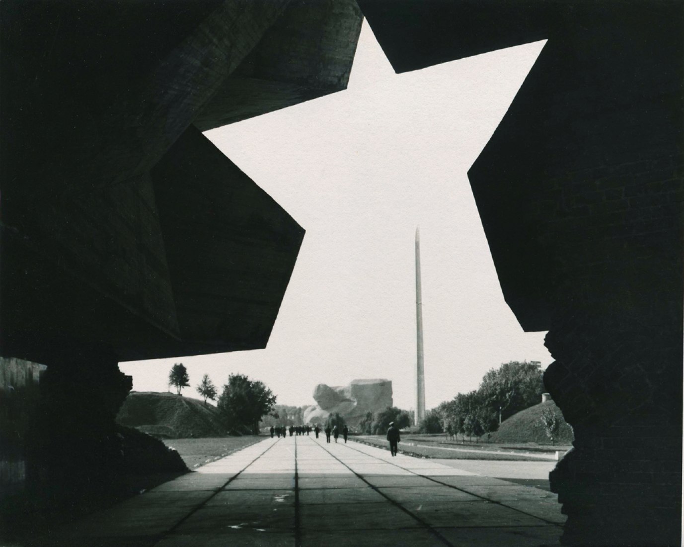 Memorial de los Heroes en la Fortaleza de Brest, 1971, Brest, Bielorrusia. Fotografía © Estado Bielorruso Archivo de Documentación Científico-Técnica.