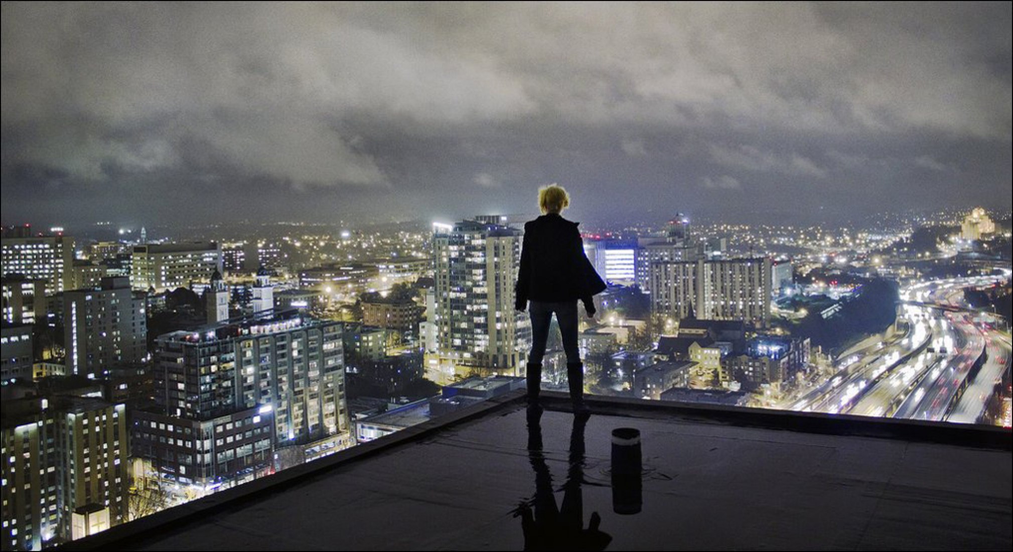 The city stands on. Вид на город с крыши. Красивый вид с крыши.