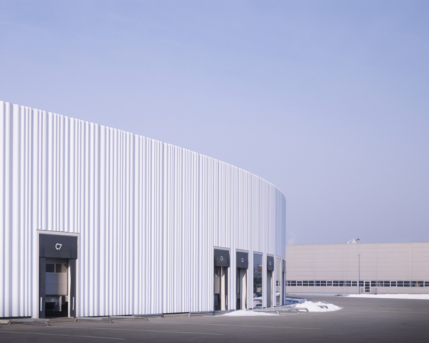 Factory Building en el Campus Vitra por SANAA. Fotografía © Julien Lanoo. Cortesía de Vitra. 