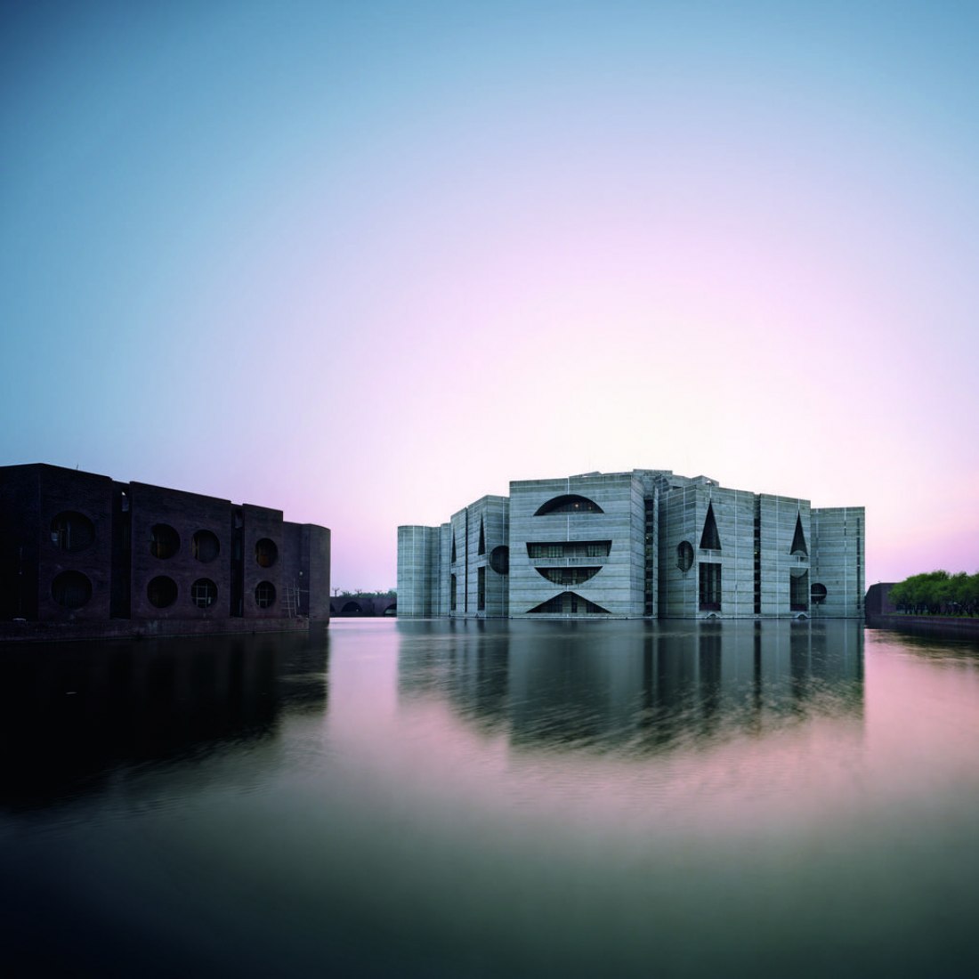 Edificio de la Asamblea Nacional en Dhaka, Bangladesh, Louis Kahn, 1962–83