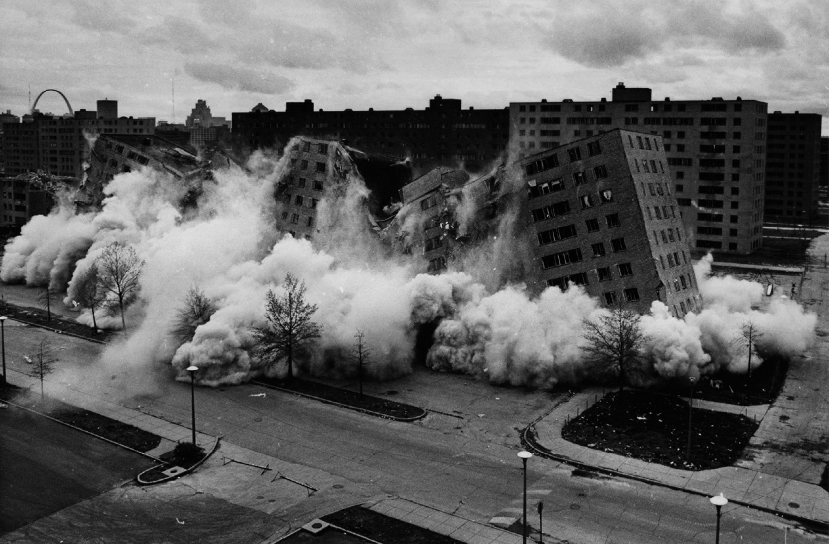 “Pruitt-Igoe”, proyecto de Minoru Yamasaki, demolido entre 1972 y 1975. Fuente: St. Louis Post Dispatch. 
