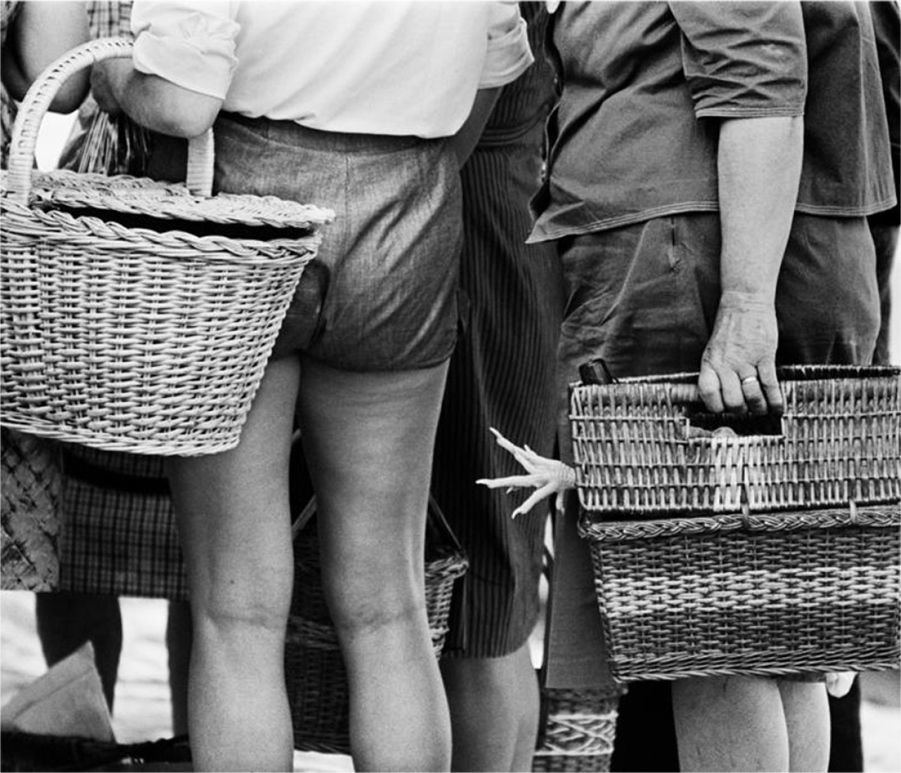 Chicken Leg Meets Human Leg. Banyoles, Girona, 1966. Photography © Eugeni Forcano.nyoles, Girona 1966. Fotografía © Eugeni Forcano.