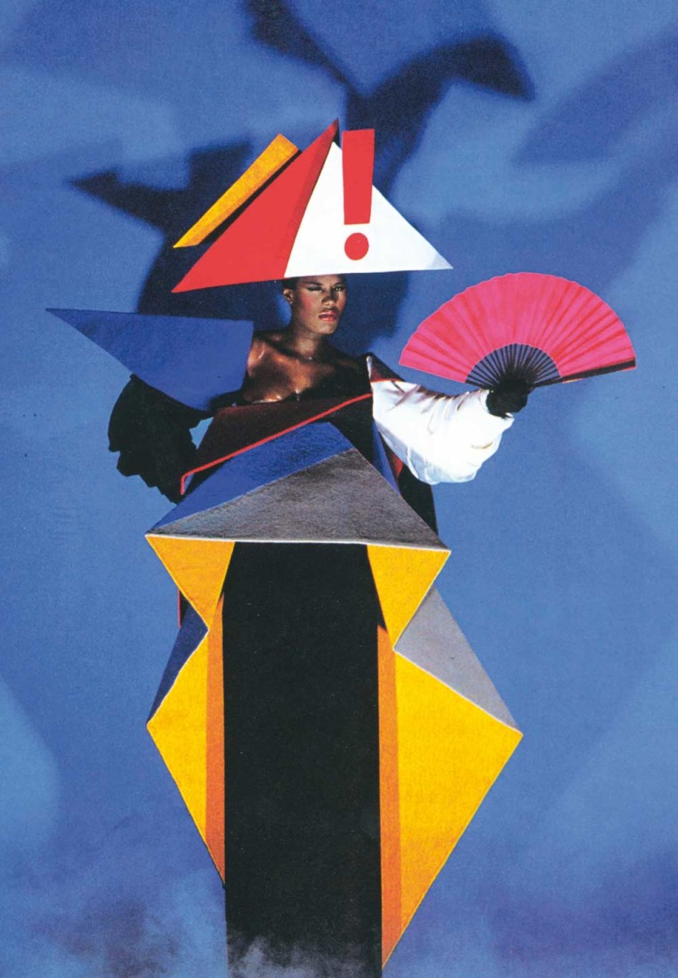 Grace Jones con un vestido de pre-mama diseñado por Jean-Paul Goude y Antonio Lopez, 1979 © Jean-Paul Goude