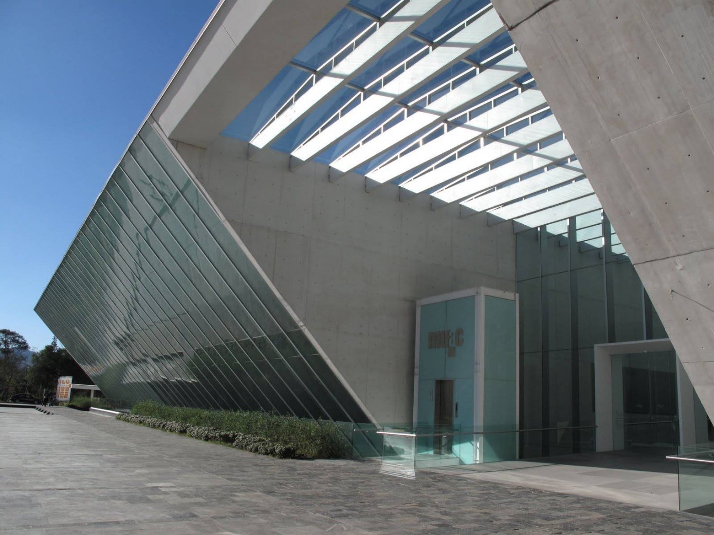Museo Universitario de Arte Contemporáneo (MUAC) por Teodoro González de León. México DF, 2008. Imagen cortesía de la Secretaría de Cultura de México.
