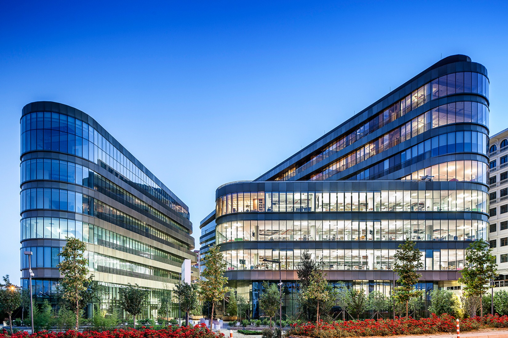 Mixed-Use Building of the Year Tabanlioglu Architects Melkan Gursel & Murat Tabanlioglu, Esas Aeropark, Istanbul, Turkey. Image courtesy of LEAF Awards. 
