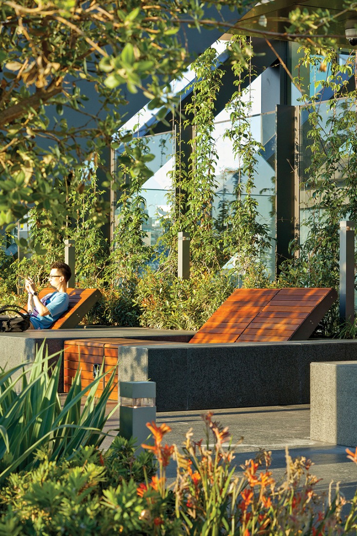 Best Sustainable Development of the Year & Overall Winner Ateliers Jean Nouvel and PTW Architects, One Central Park, Sydney, Australia.Image courtesy of LEAF Awards. 